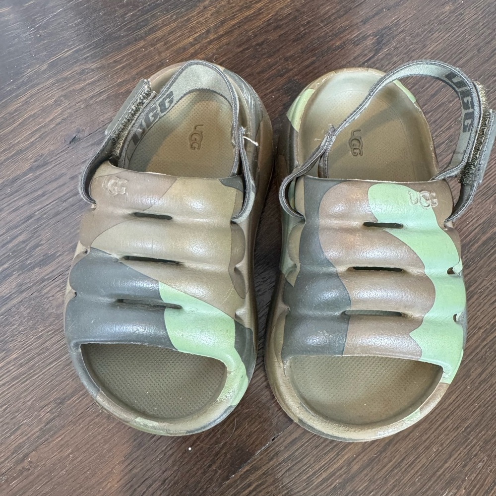 UGG yeah camo pop toddler sport sandal